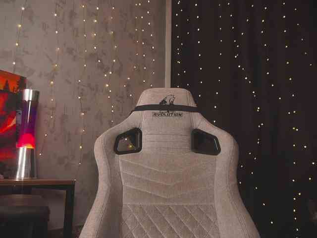 cutesoneckaaa webcam