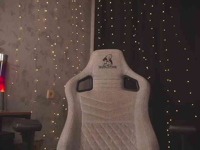 cutesoneckaaa webcam