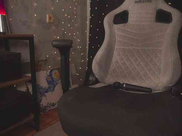 cutesoneckaaa webcam