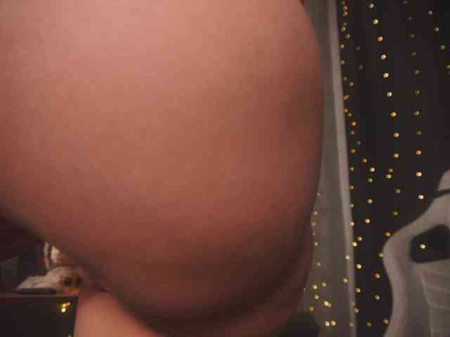 cutesoneckaaa webcam