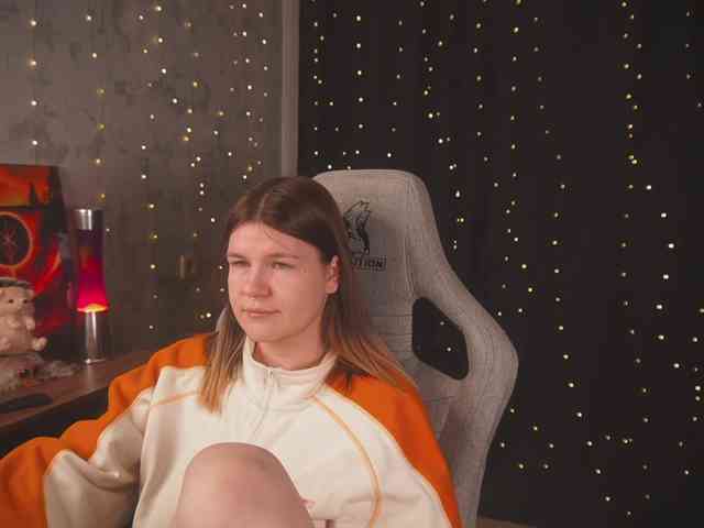 cutesoneckaaa webcam