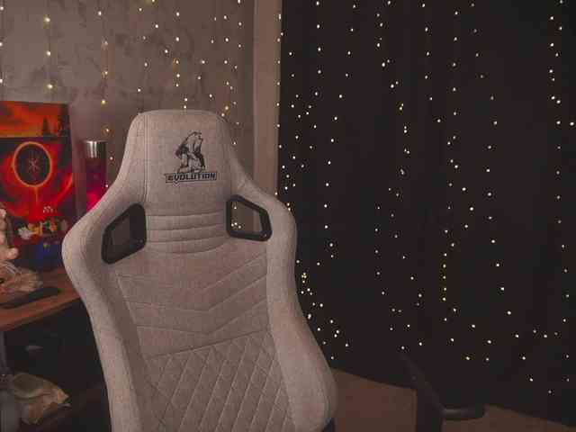 cutesoneckaaa webcam