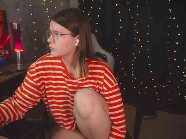 cutesoneckaaa webcam