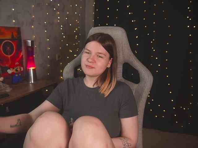 cutesoneckaaa webcam