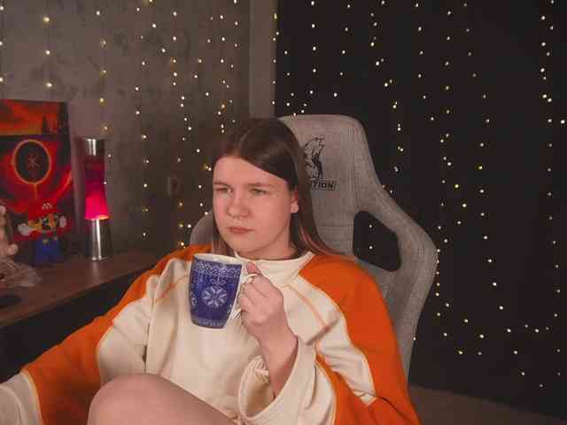 cutesoneckaaa webcam