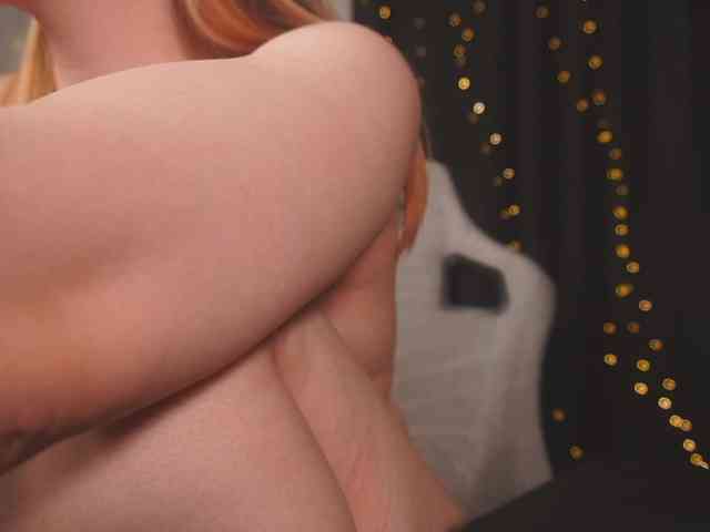 cutesoneckaaa webcam