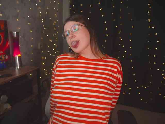 cutesoneckaaa webcam