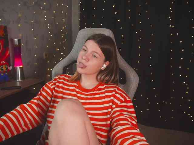 cutesoneckaaa webcam