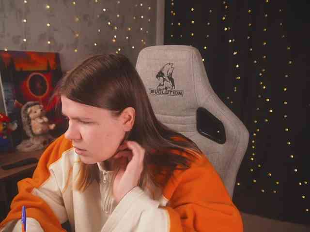 cutesoneckaaa webcam