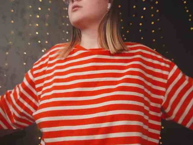 cutesoneckaaa webcam