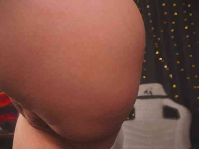 cutesoneckaaa webcam