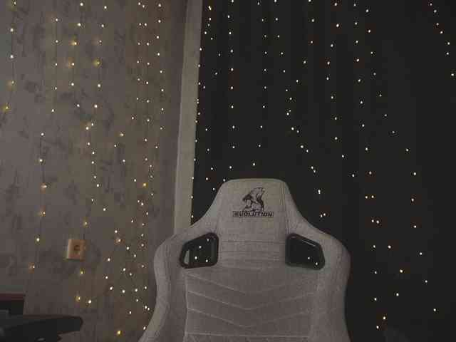 cutesoneckaaa webcam