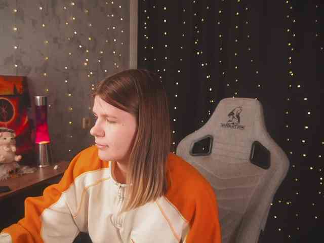 cutesoneckaaa webcam