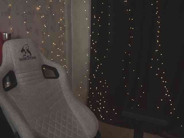 cutesoneckaaa webcam
