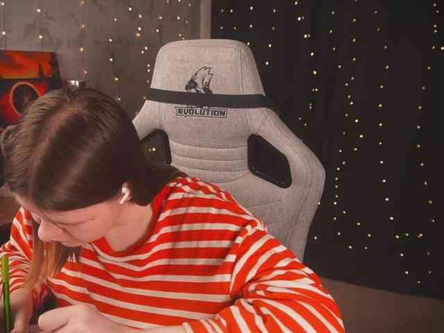 cutesoneckaaa webcam