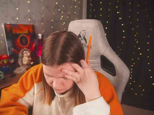 cutesoneckaaa webcam