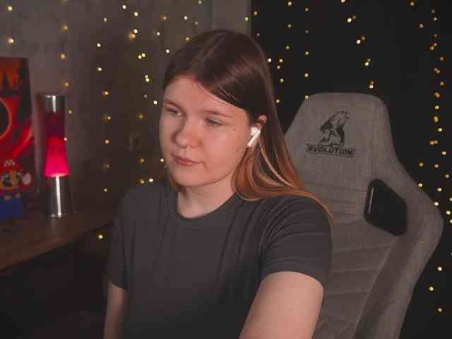 cutesoneckaaa webcam