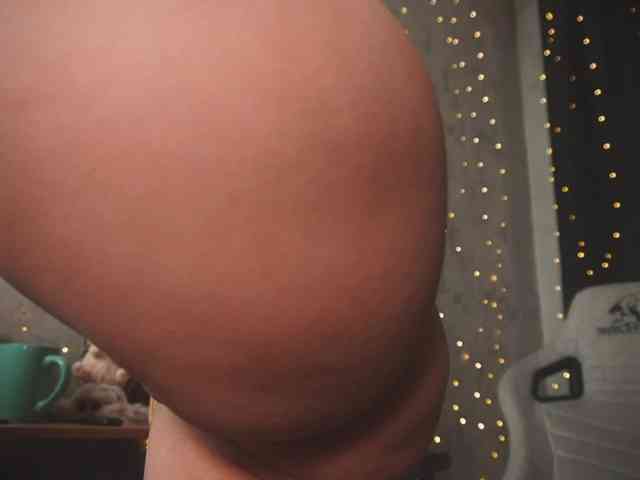 cutesoneckaaa webcam