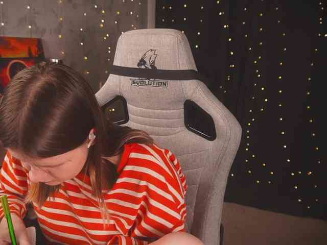 cutesoneckaaa webcam