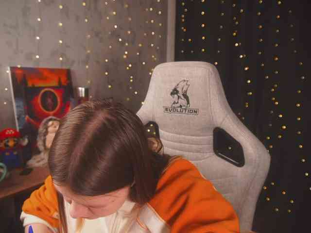 cutesoneckaaa webcam