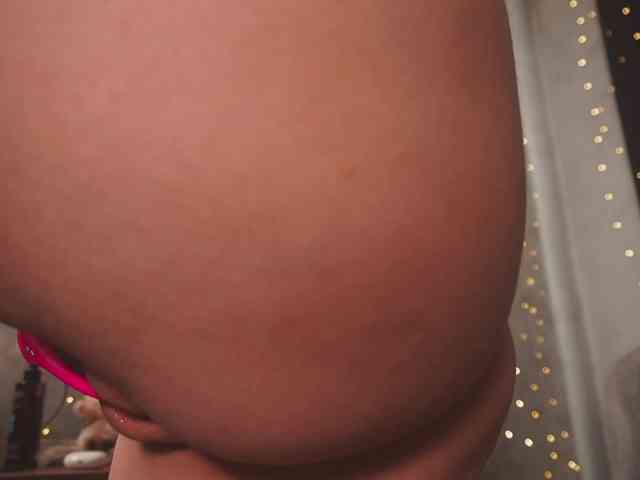 cutesoneckaaa webcam