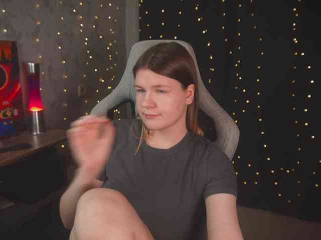 cutesoneckaaa webcam