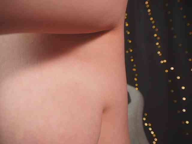 cutesoneckaaa webcam