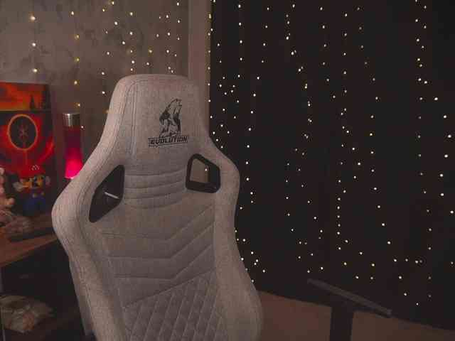 cutesoneckaaa webcam