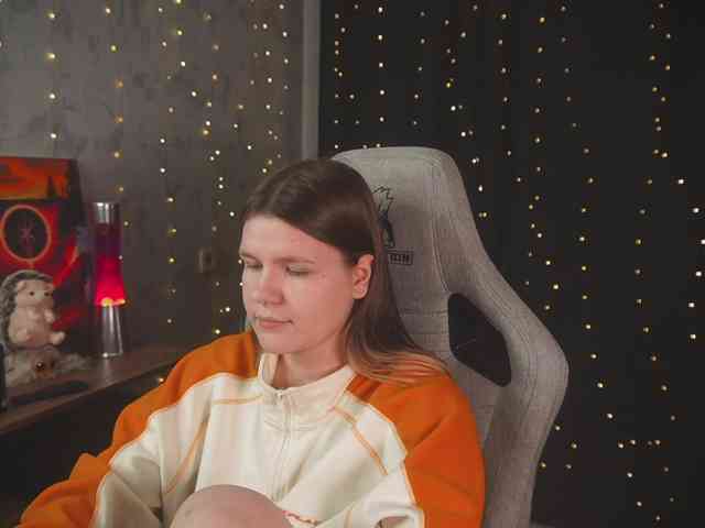 cutesoneckaaa webcam