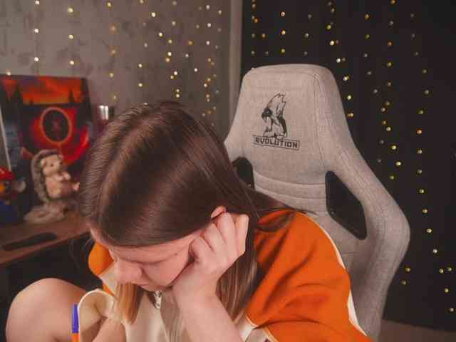 cutesoneckaaa webcam