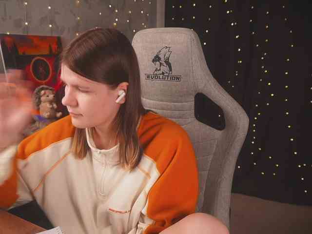 cutesoneckaaa webcam