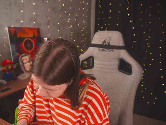 cutesoneckaaa webcam