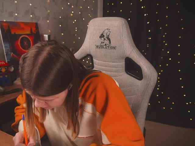 cutesoneckaaa webcam