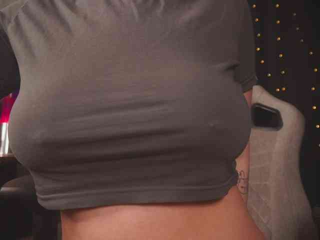 cutesoneckaaa webcam