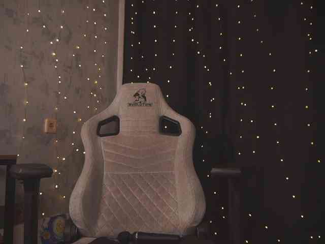 cutesoneckaaa webcam