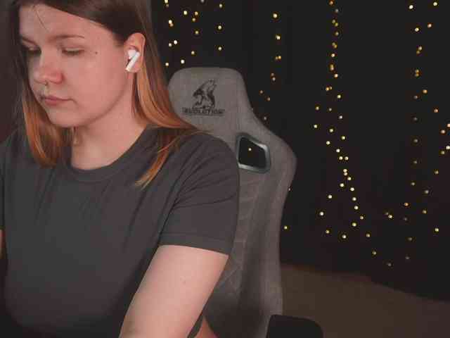 cutesoneckaaa webcam