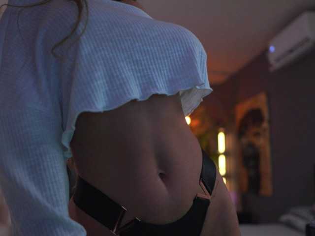 EvelynEvyy's BongaCams show and profile