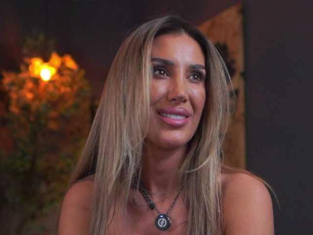 EvelynEvyy's BongaCams show and profile