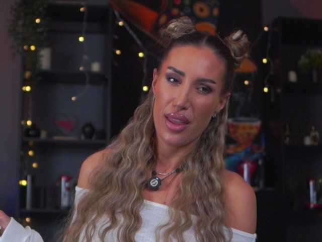 EvelynEvyy's BongaCams show and profile