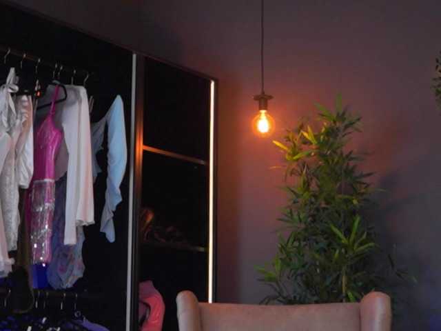 EvelynEvyy's BongaCams show and profile