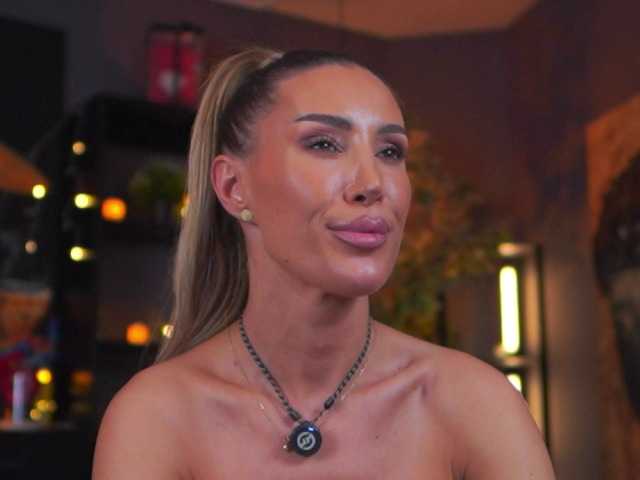 EvelynEvyy's BongaCams show and profile