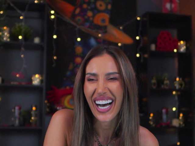 EvelynEvyy's BongaCams show and profile