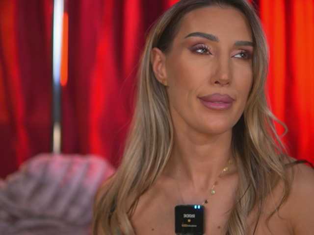 EvelynEvyy from BongaCams