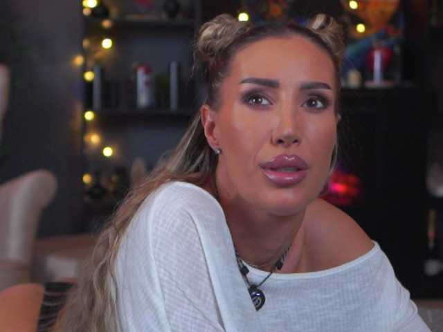 EvelynEvyy's BongaCams show and profile