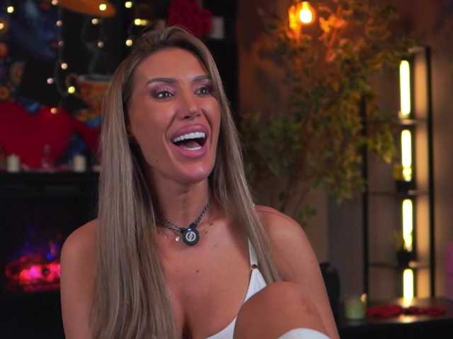 EvelynEvyy's BongaCams show and profile