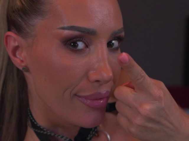 EvelynEvyy's BongaCams show and profile