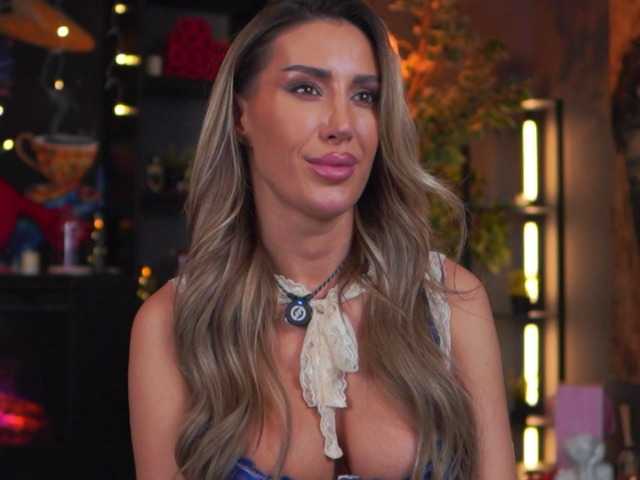 EvelynEvyy's BongaCams show and profile