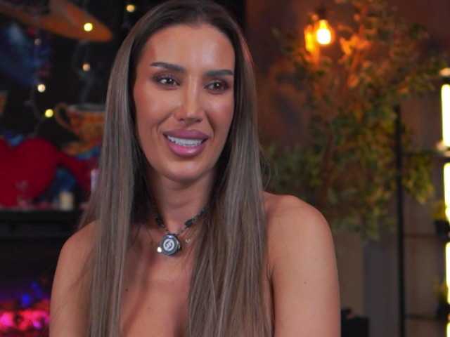 EvelynEvyy's BongaCams show and profile