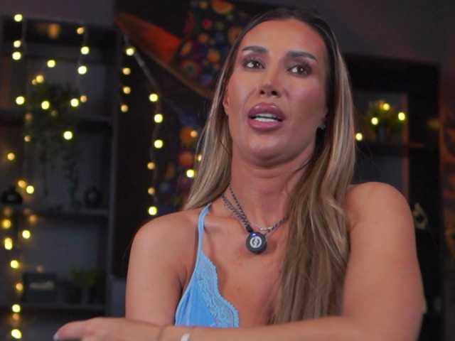 EvelynEvyy's BongaCams show and profile