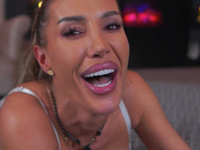 EvelynEvyy's BongaCams show and profile